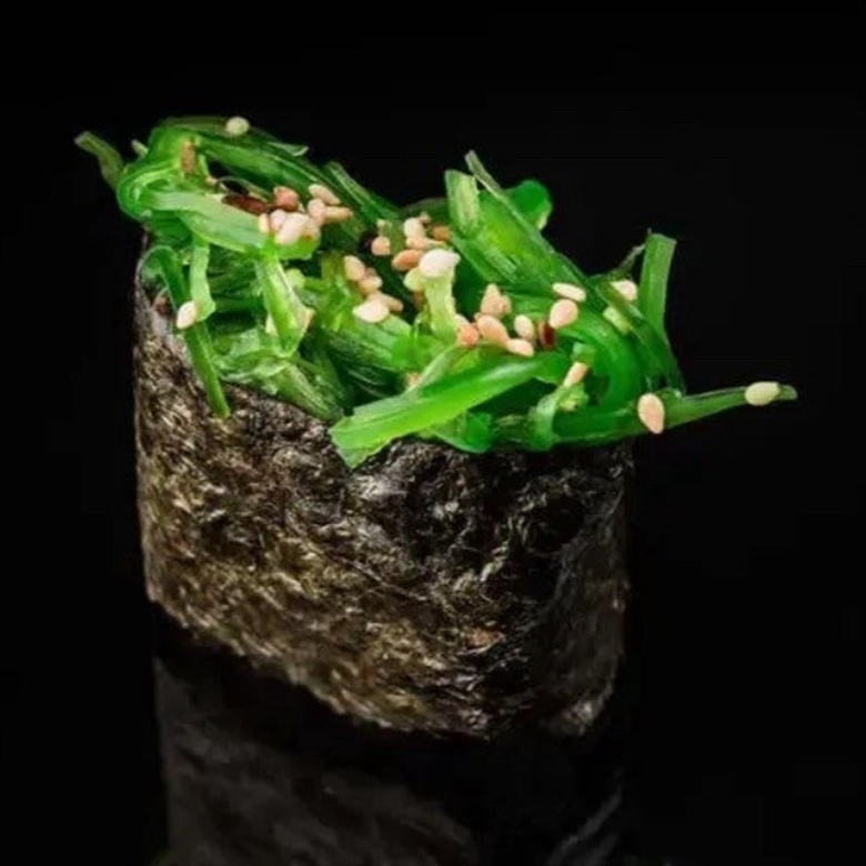 Гункан Чукка с ореховым соусом